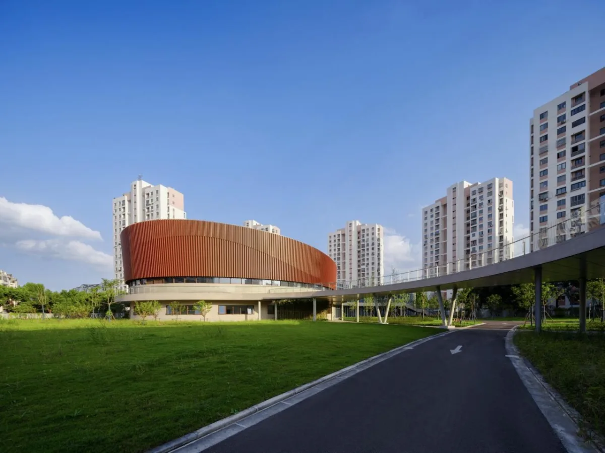 BIM建筑|上海三林懿德社区文体中心：“镶嵌”在社区当中的一站式“体育+”公园 / 三益中国
