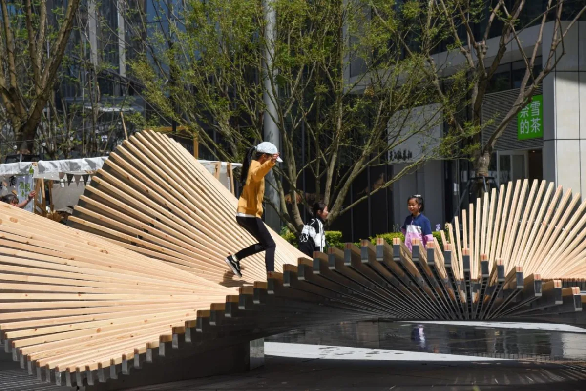 BIM建筑|一片落入绿洲的花瓣 / 成都直现建筑设计