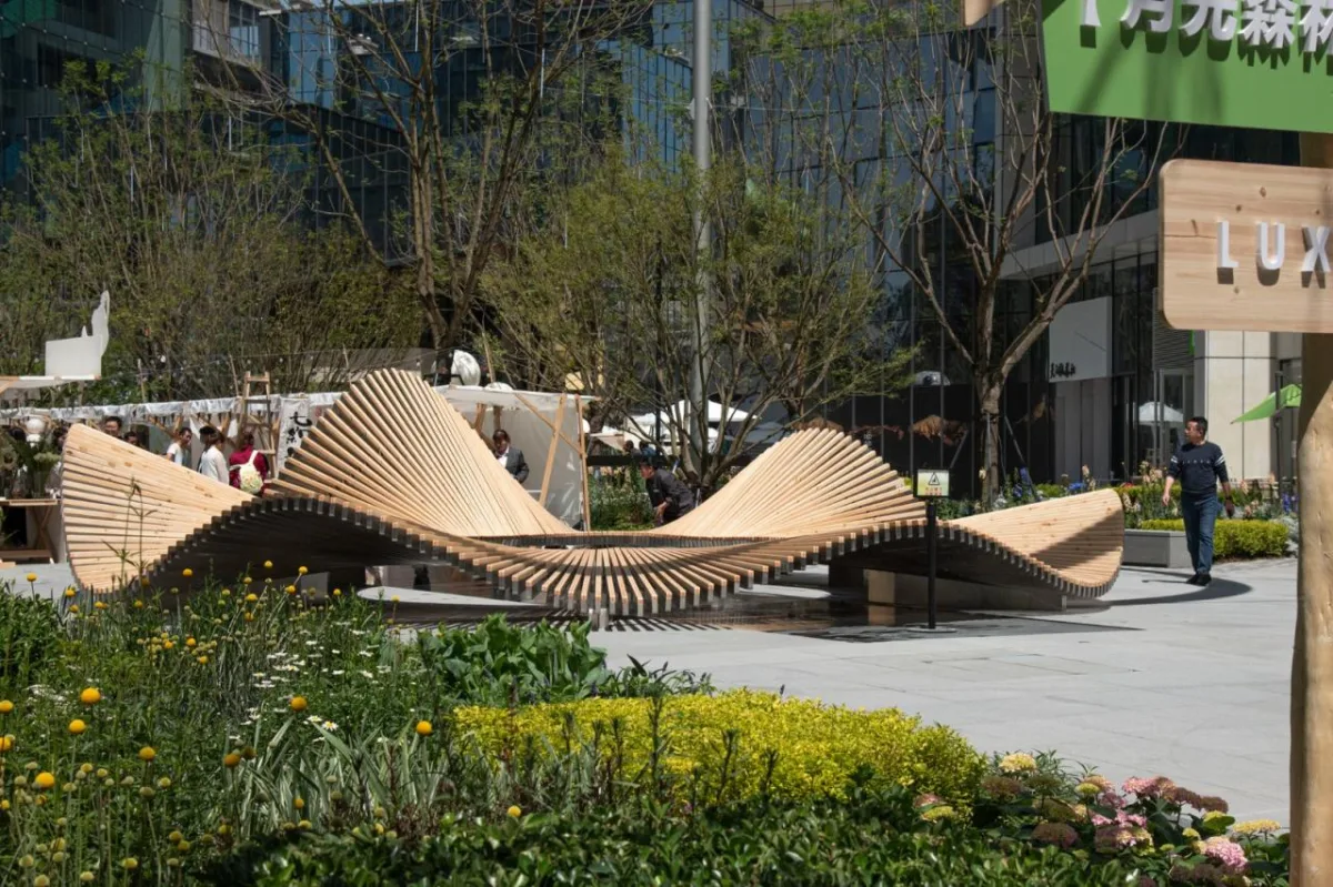 BIM建筑|一片落入绿洲的花瓣 / 成都直现建筑设计
