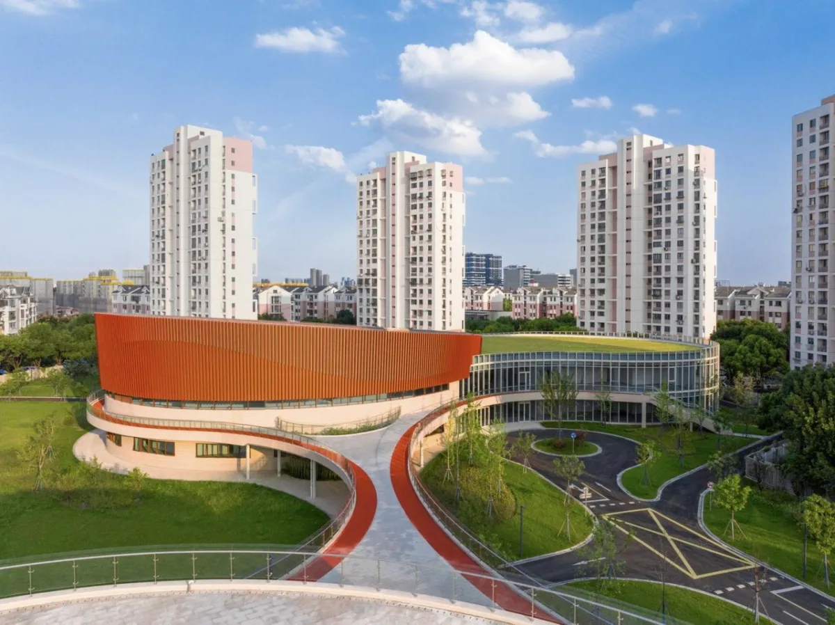 BIM建筑|上海三林懿德社区文体中心：“镶嵌”在社区当中的一站式“体育+”公园 / 三益中国