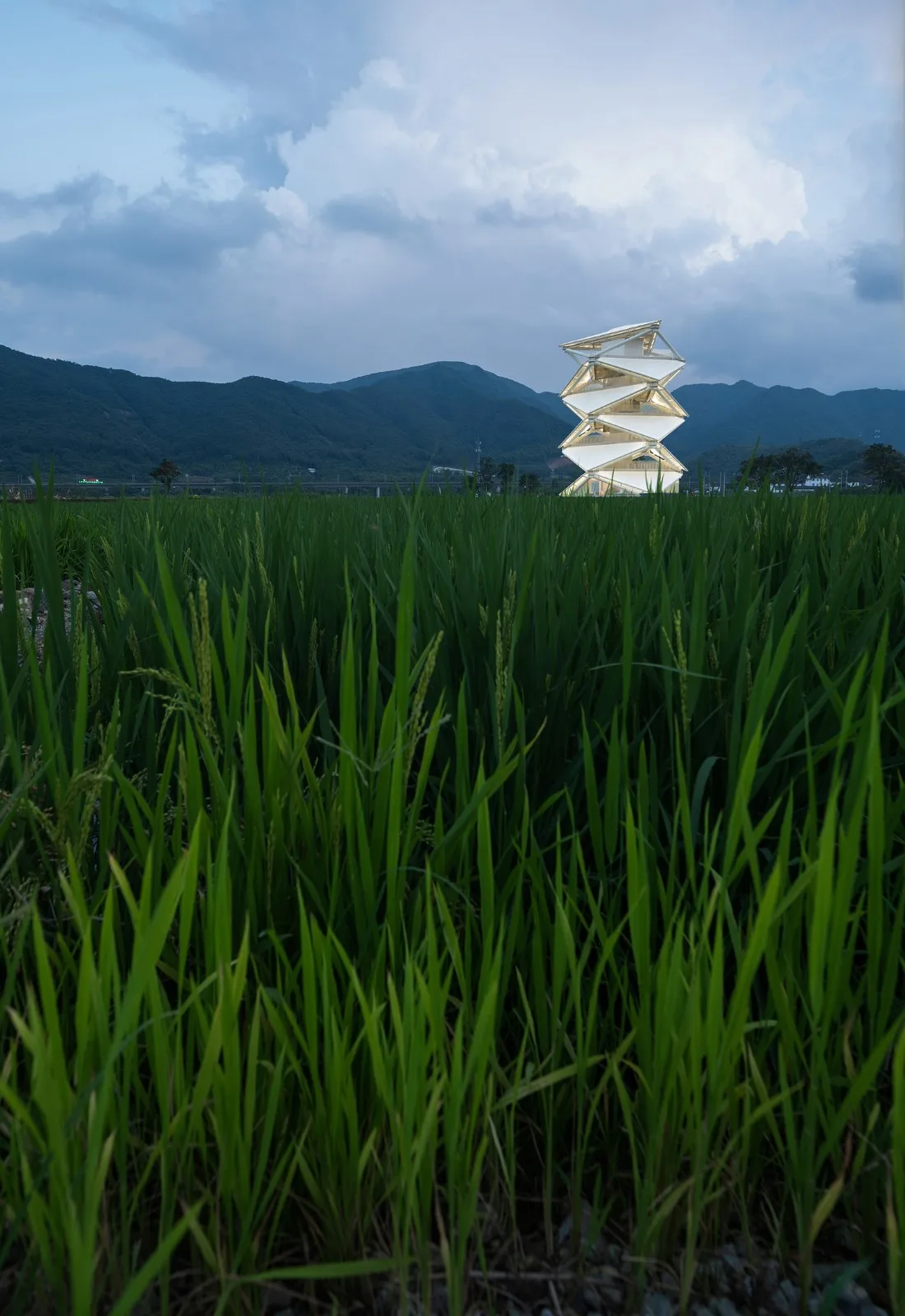 BIM建筑|稻田上的灯塔 / 中国电建华东院林再国工作室