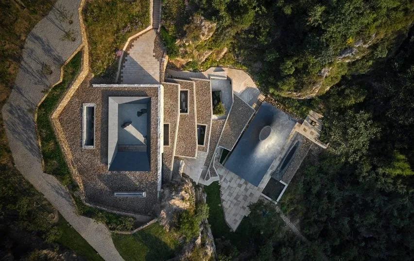 BIM建筑|大舍工作室完成长城旁的佛寺