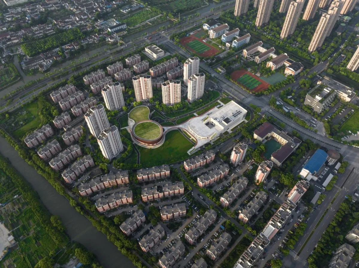 BIM建筑|上海三林懿德社区文体中心：“镶嵌”在社区当中的一站式“体育+”公园 / 三益中国