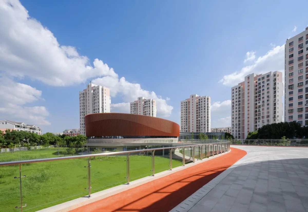 BIM建筑|上海三林懿德社区文体中心：“镶嵌”在社区当中的一站式“体育+”公园 / 三益中国