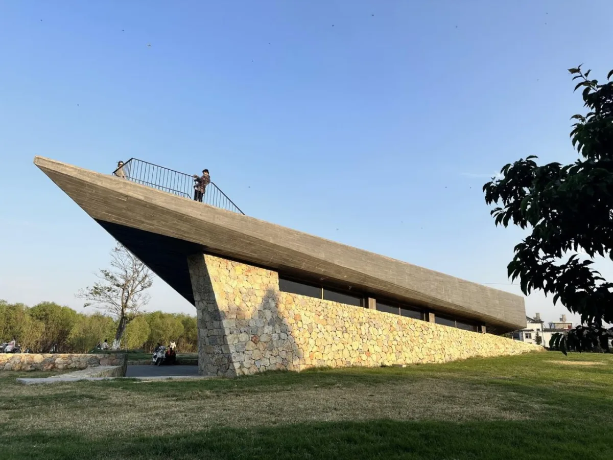 BIM建筑|微地形：大理洱海小邑庄生态驿站-孟凡浩 / line+建筑事务所