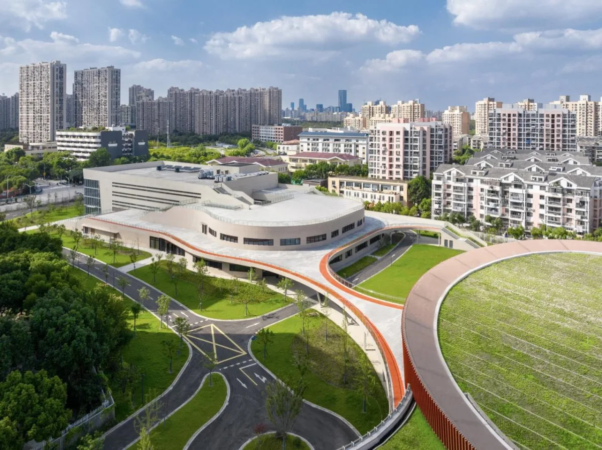 BIM建筑|上海三林懿德社区文体中心：“镶嵌”在社区当中的一站式“体育+”公园 / 三益中国