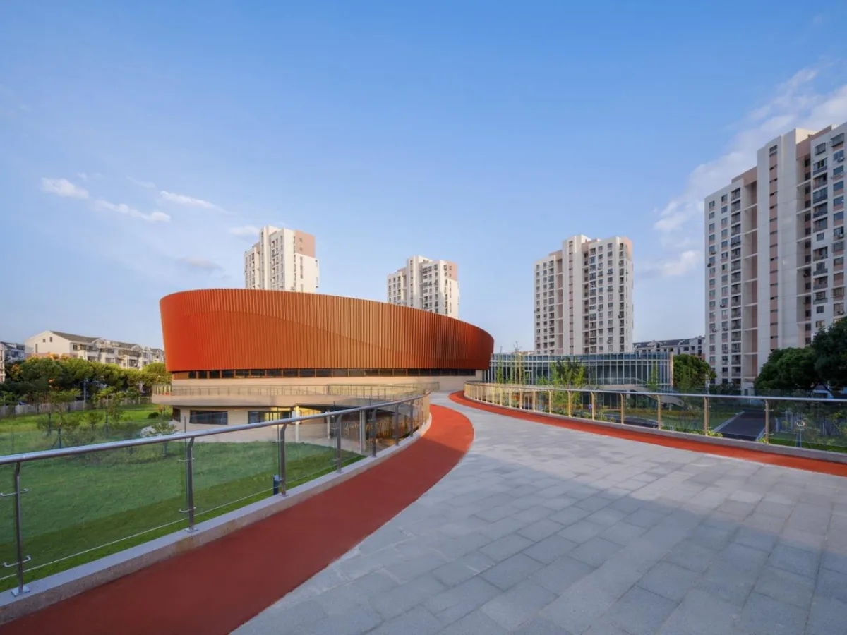BIM建筑|上海三林懿德社区文体中心：“镶嵌”在社区当中的一站式“体育+”公园 / 三益中国