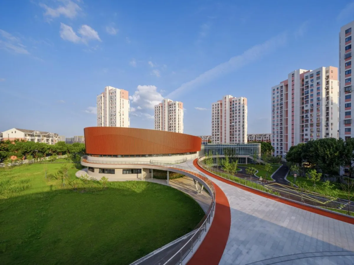 BIM建筑|上海三林懿德社区文体中心：“镶嵌”在社区当中的一站式“体育+”公园 / 三益中国