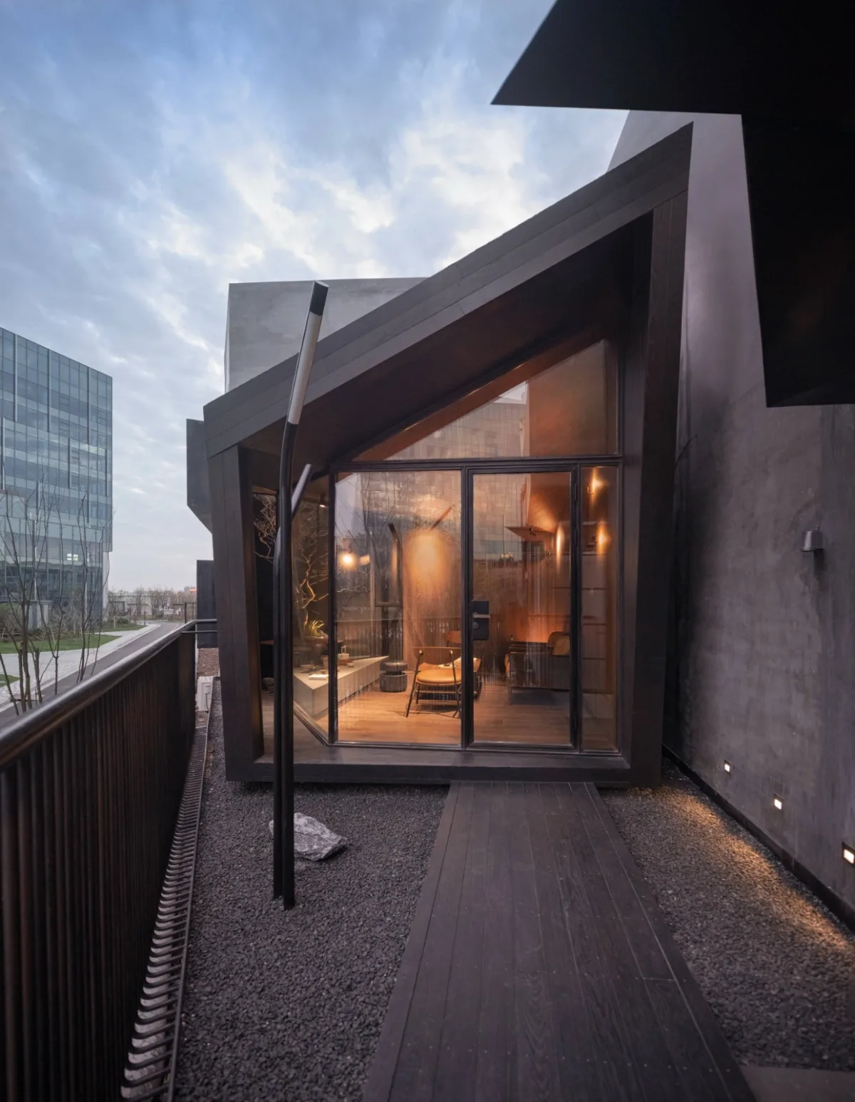 BIM建筑|夹缝中的建筑，上海 / 本哲建筑