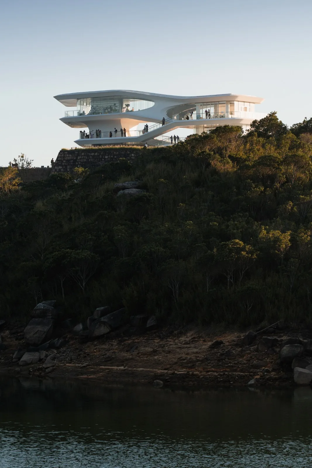 BIM建筑|孟凡浩深圳首作，山海新地标，盐田云海驿站 / line+建筑事务所