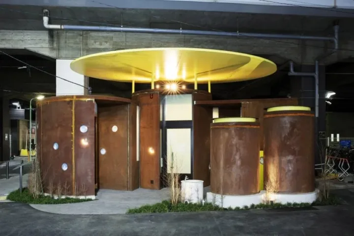BIM建筑|小林纯子设计亮黄色圆盘顶耐候钢厕所
