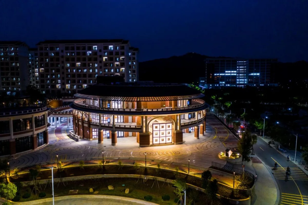 BIM建筑|厦门大学翔安校区中部学生食堂（思源餐厅）/ 厦门大学建筑设计研究院有限公司（AUAD）