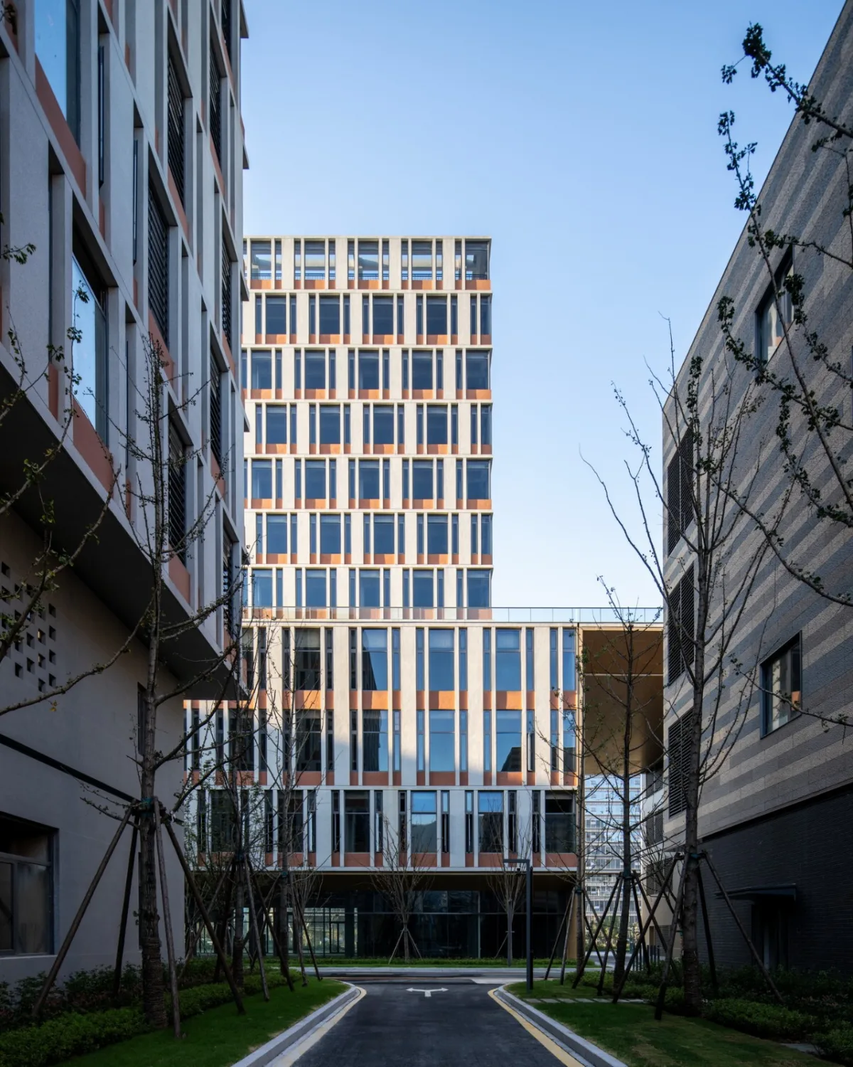 BIM建筑|工业上楼 模式迭代：杭州中节能（富阳）环保产业园 / line+孟凡浩新作