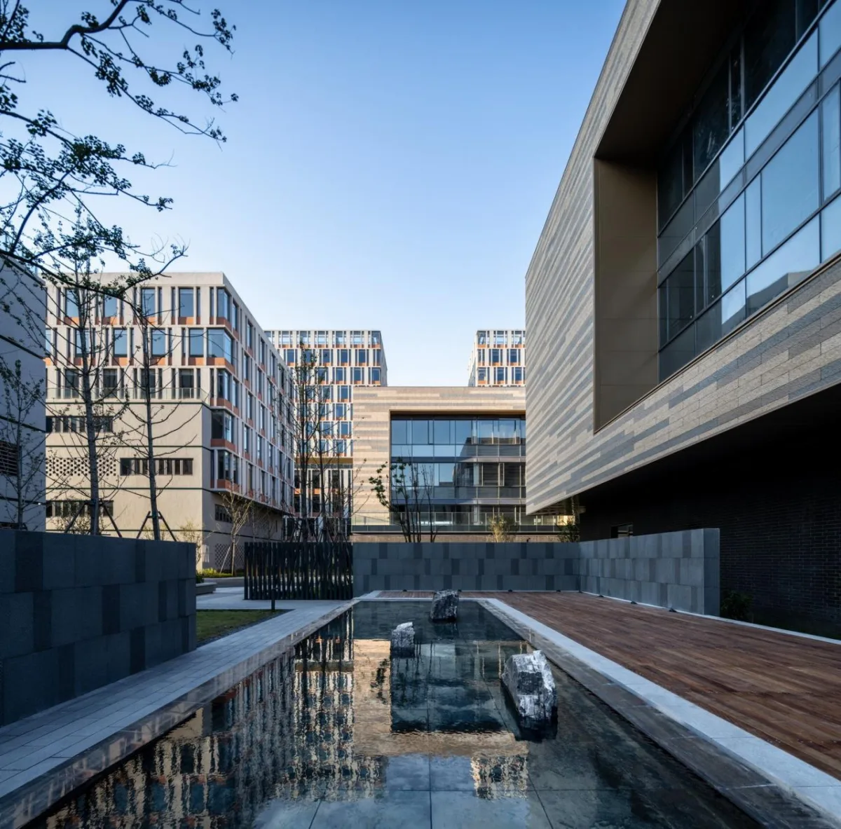 BIM建筑|工业上楼 模式迭代：杭州中节能（富阳）环保产业园 / line+孟凡浩新作