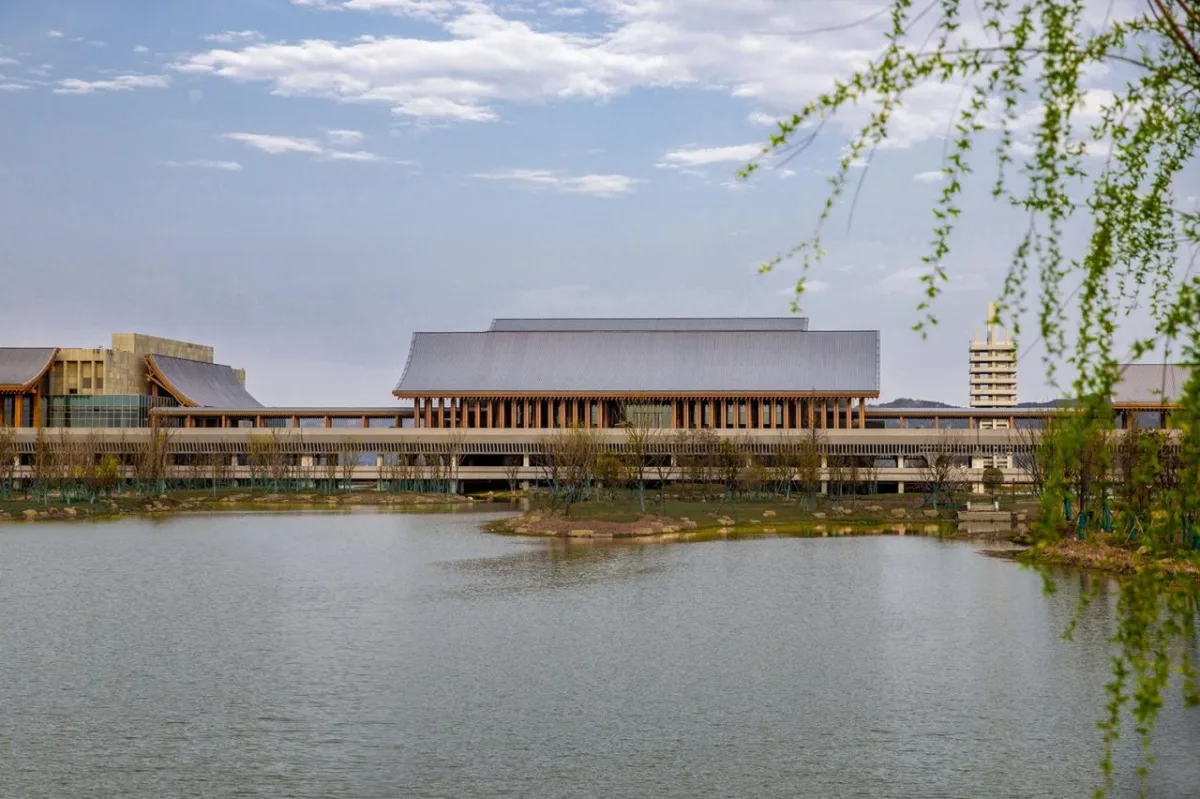 BIM建筑|稻田与廊桥 - 宁波国际会议中心 / 汤桦建筑设计