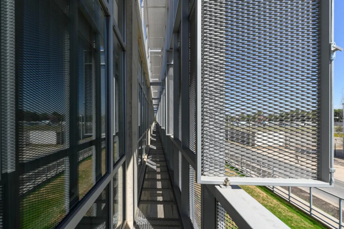 BIM建筑|生物制药总部 / Santiago Viale Lescano + Juan Manuel Juárez