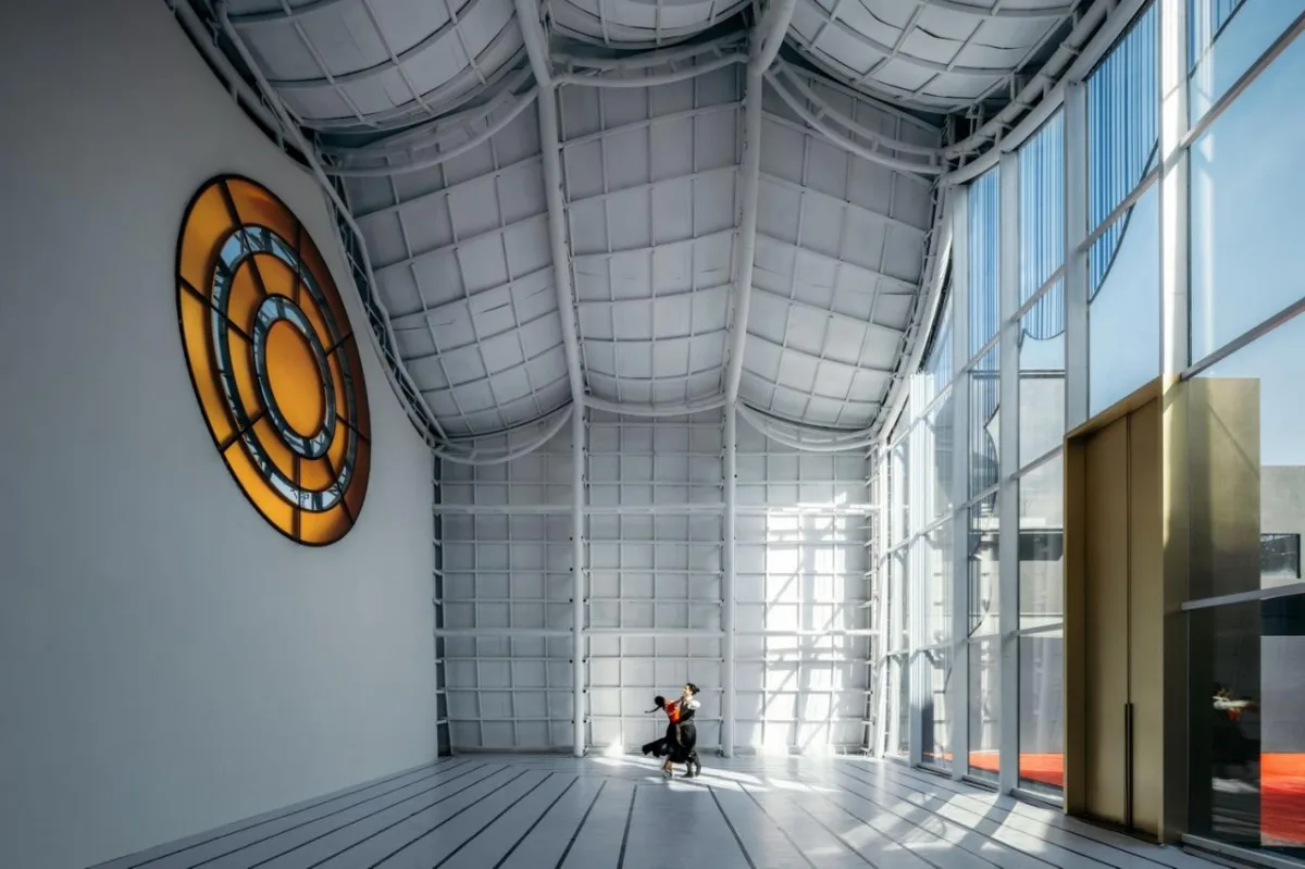 BIM建筑|青丘和白崖：仿佛海浪一般起伏的蓝色山丘下是我们“摇摇摆摆的人间” / Wutopia Lab