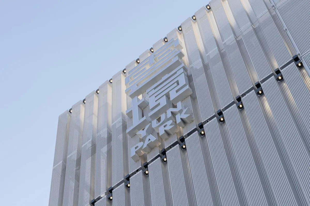 BIM建筑|漂浮盒子：云境未来产业园区 / 格筑设计