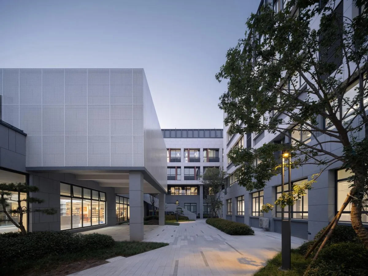 BIM建筑|河南安阳振中学校 / 山东建筑大学建筑城规学院象外营造工作室