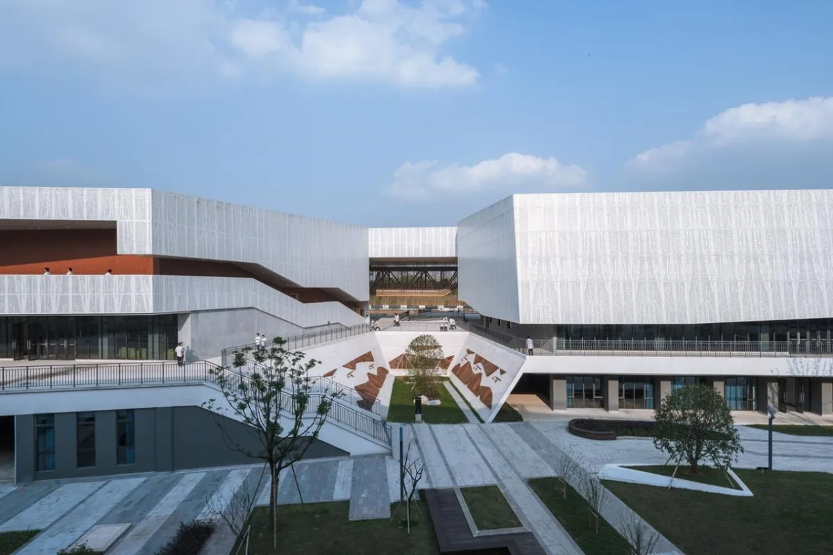 BIM建筑|杭州中泰中学建筑设计 / LZGC量子构城设计事务所+浙江建院建筑规划设计院