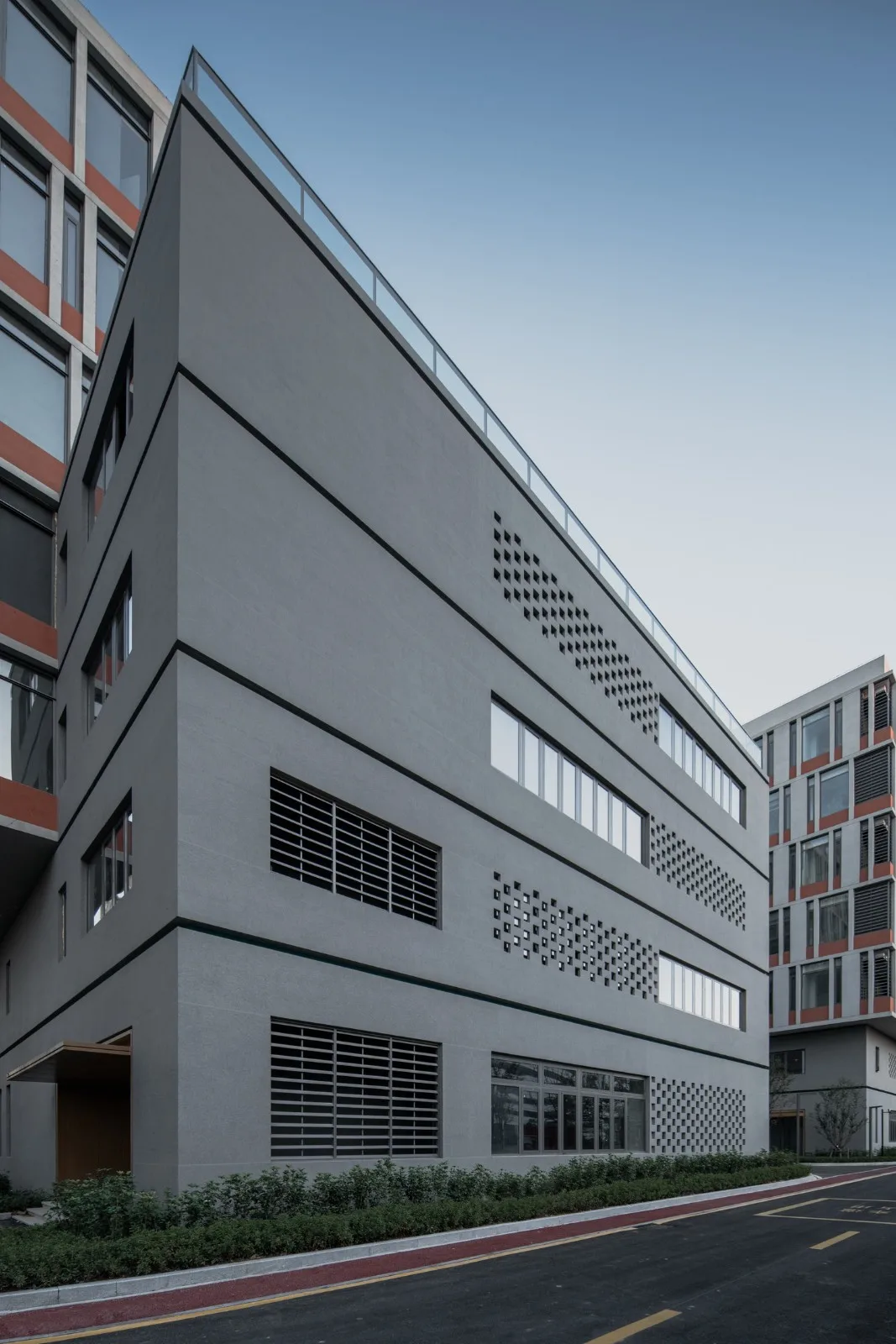 BIM建筑|工业上楼 模式迭代：杭州中节能（富阳）环保产业园 / line+孟凡浩新作