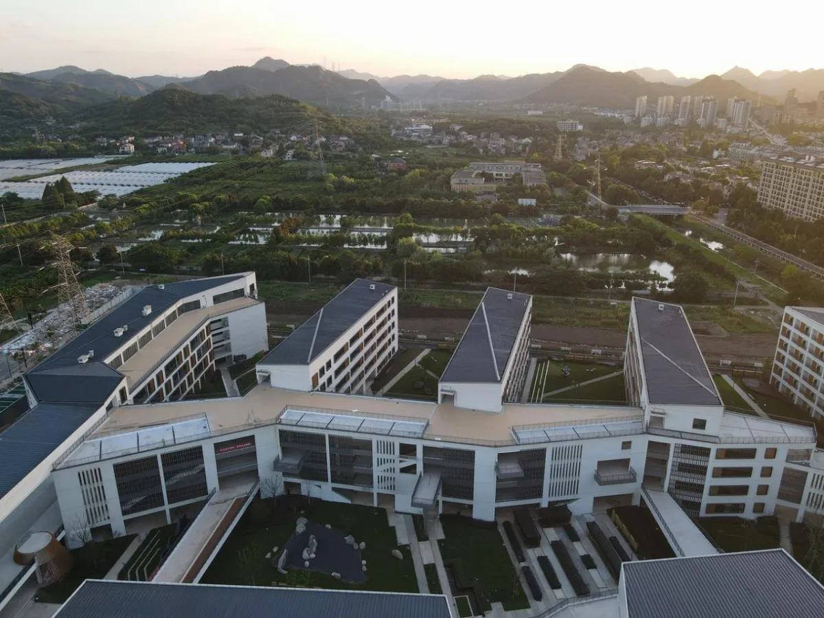 BIM建筑|杭州中泰中学建筑设计 / LZGC量子构城设计事务所+浙江建院建筑规划设计院