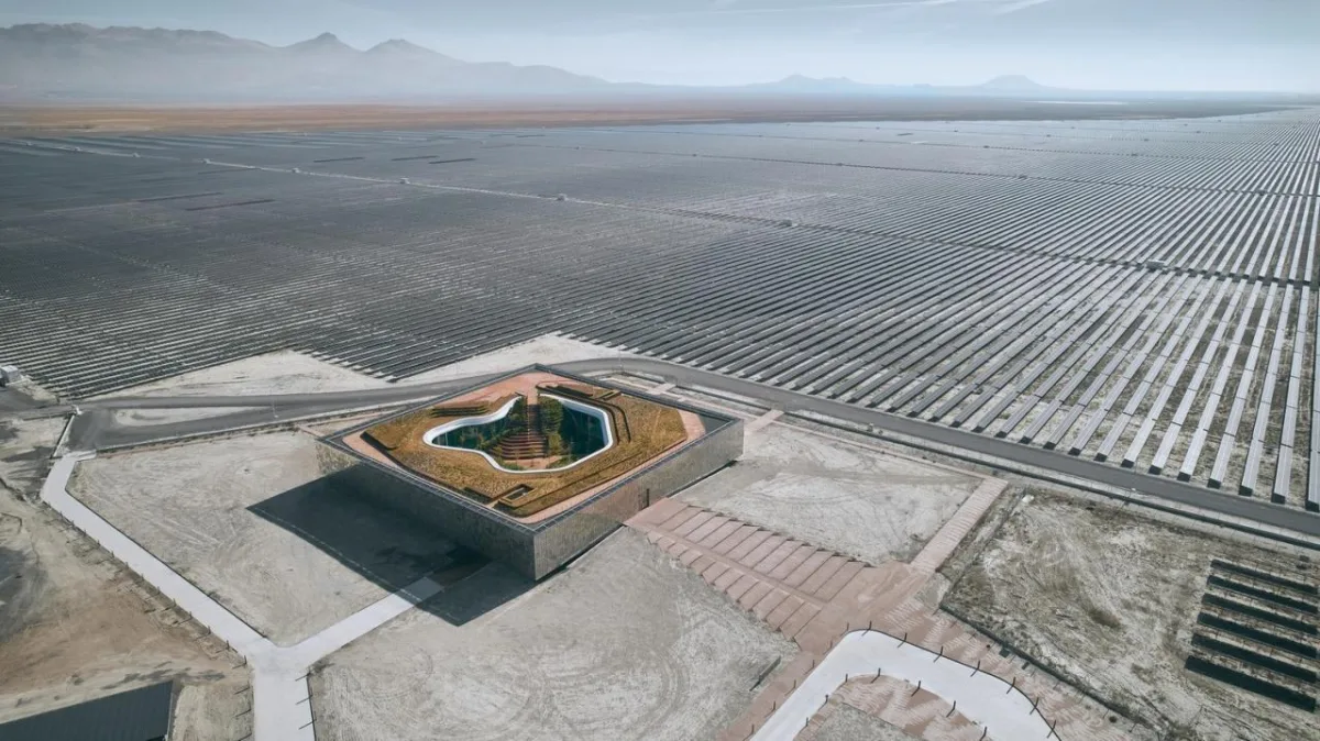 BIM建筑|沙漠中闪烁，欧洲最大太阳能发电厂 / Bilgin Architects