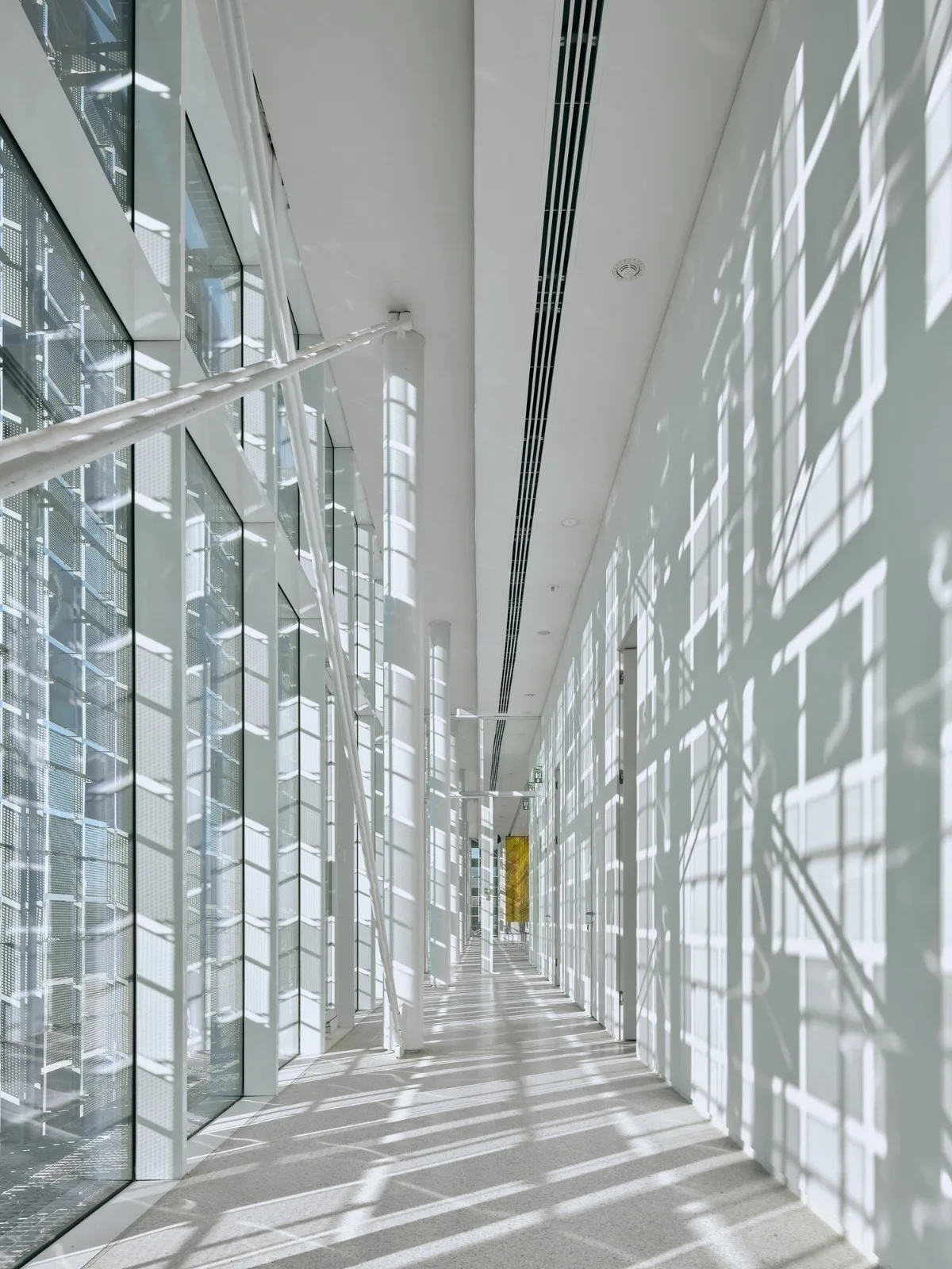 BIM建筑|沙漠中闪烁，欧洲最大太阳能发电厂 / Bilgin Architects