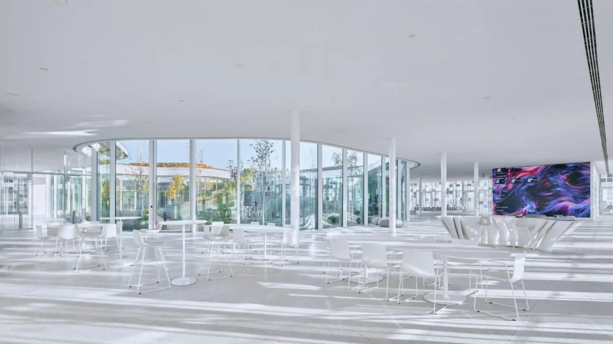 BIM建筑|沙漠中闪烁，欧洲最大太阳能发电厂 / Bilgin Architects