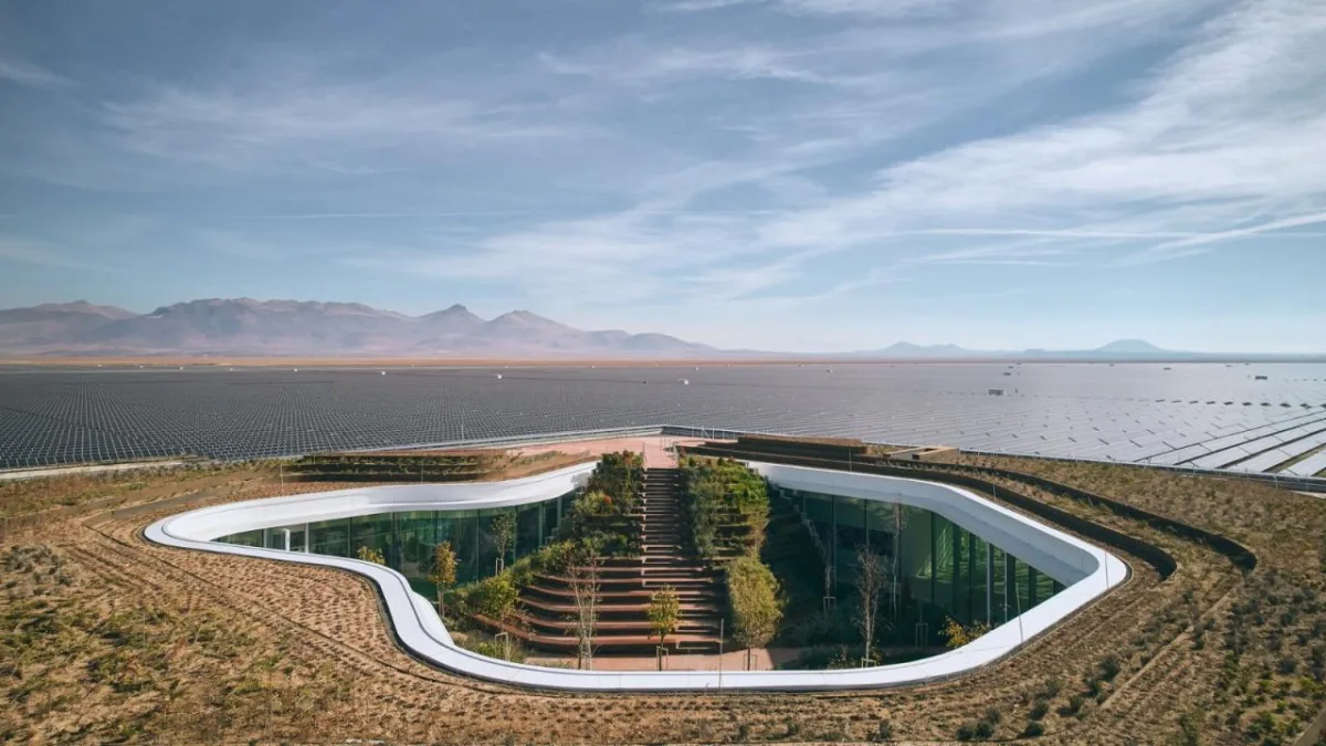 BIM建筑|沙漠中闪烁，欧洲最大太阳能发电厂 / Bilgin Architects