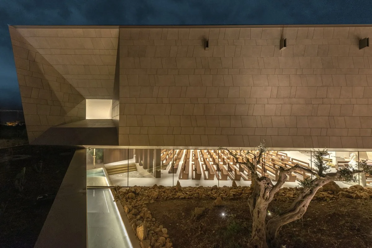 BIM建筑|Redemptoris Mater 教堂 / Studio Kuadra