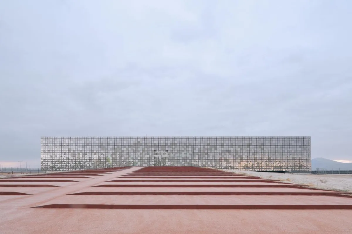 BIM建筑|沙漠中闪烁，欧洲最大太阳能发电厂 / Bilgin Architects