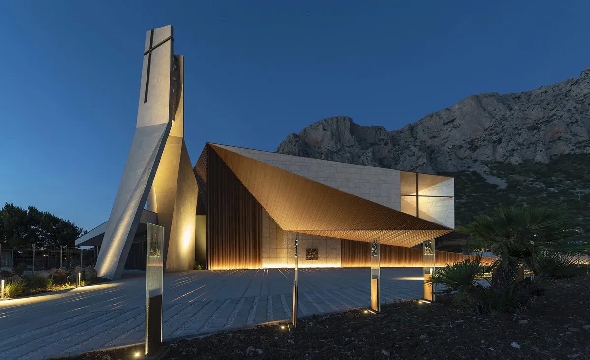 BIM建筑|Redemptoris Mater 教堂 / Studio Kuadra