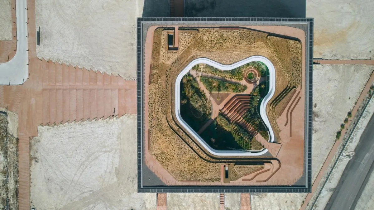 BIM建筑|沙漠中闪烁，欧洲最大太阳能发电厂 / Bilgin Architects