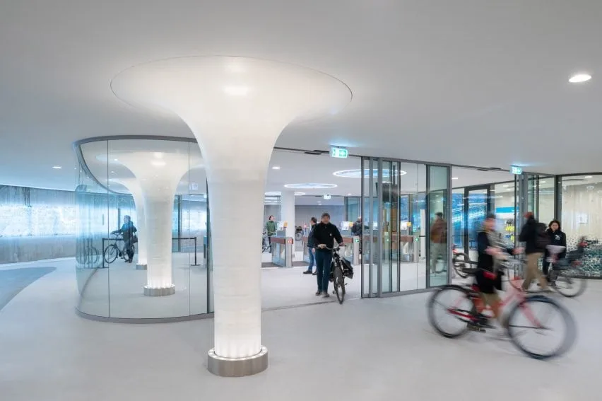BIM建筑|伍尔克工作室设计水下自行车停车场