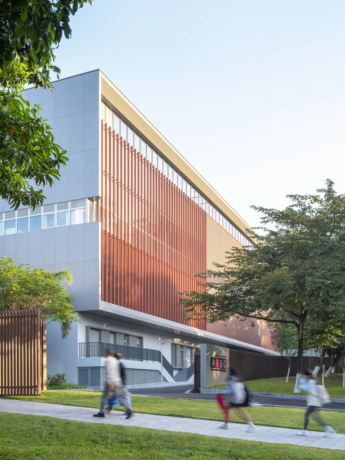 BIM建筑|广州美国人外籍人员子女学校科学城校区 / Perkins&Will