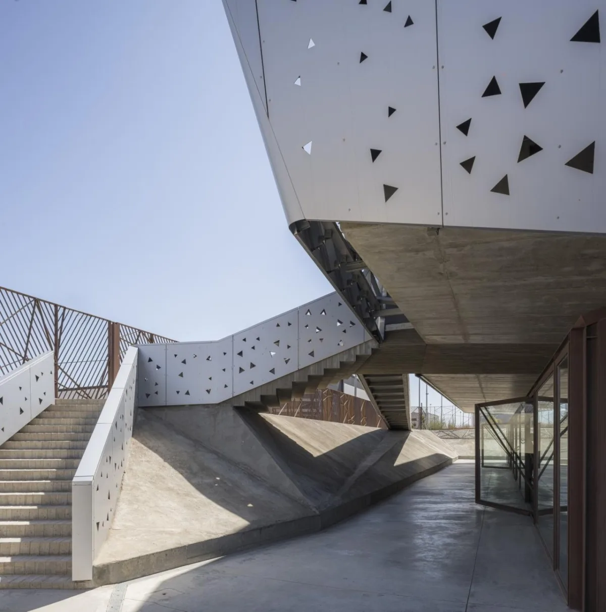 BIM建筑|微生物化学实验室 / PENELAS ARCHITECTS
