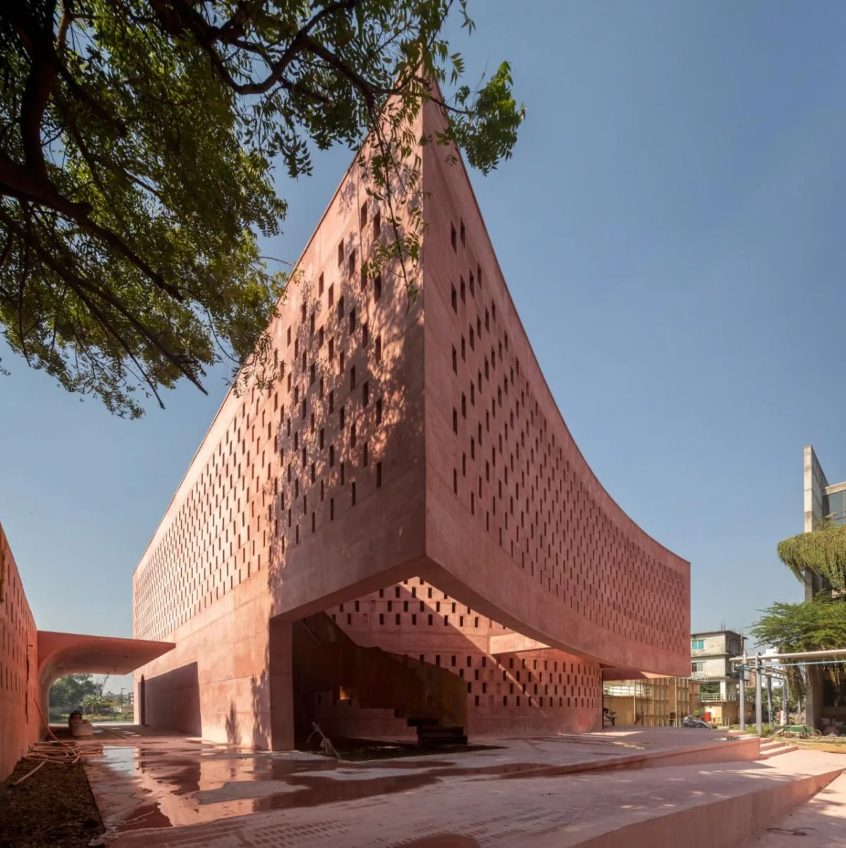 BIM建筑|泽本内萨清真寺 / Studio Morphogenesis