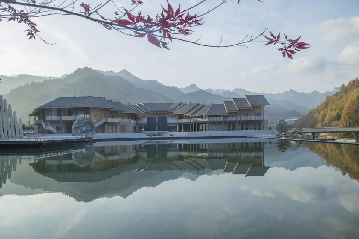 BIM建筑|龙形建筑：康县全域旅游游客集散中心 / 共生建筑Farmerson Architects
