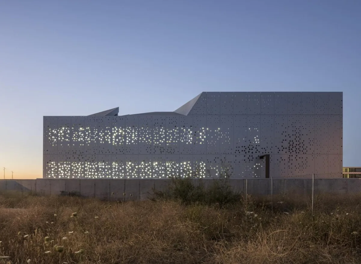 BIM建筑|微生物化学实验室 / PENELAS ARCHITECTS