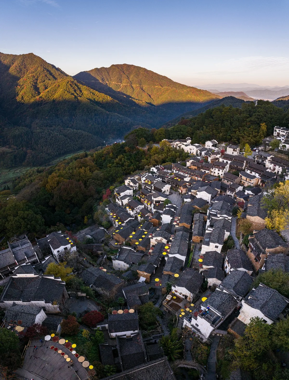 BIM建筑|村庄文化：一砖一瓦，寻回乡愁，婺源篁岭营造记 / 婺源县村庄文化传媒有限公司