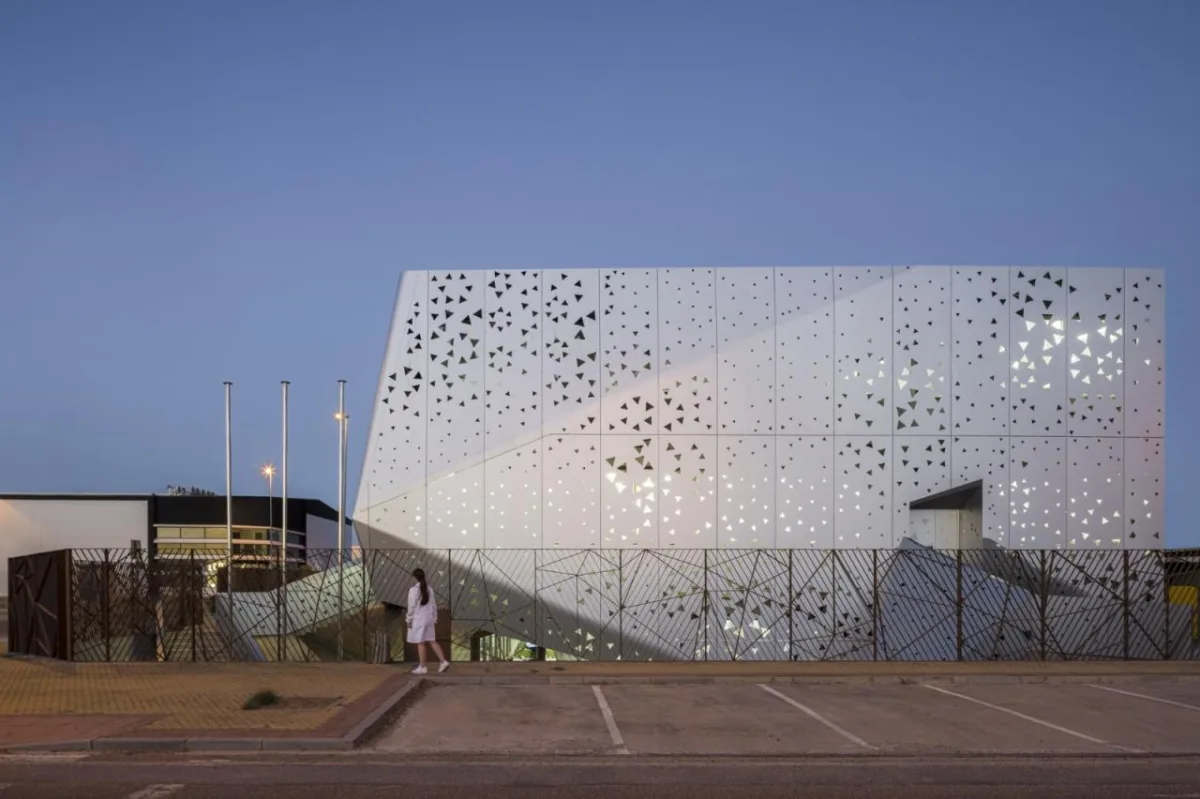 BIM建筑|微生物化学实验室 / PENELAS ARCHITECTS