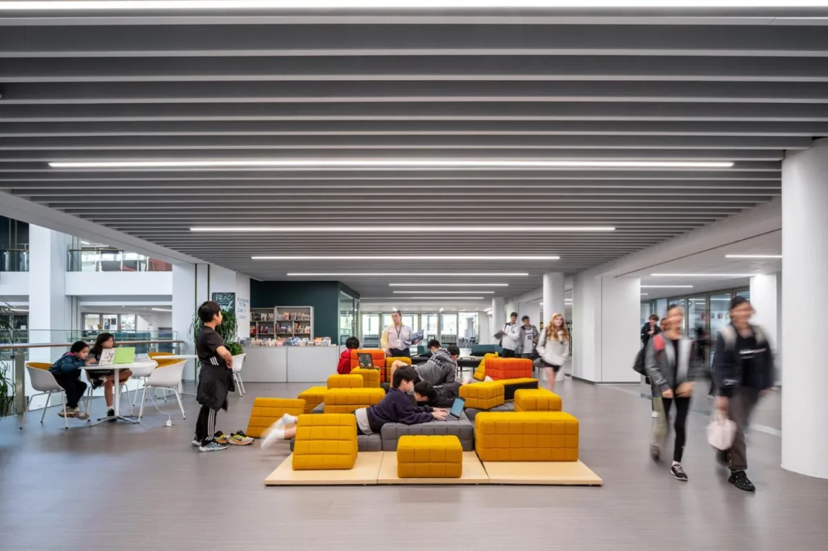 BIM建筑|广州美国人外籍人员子女学校科学城校区 / Perkins&Will