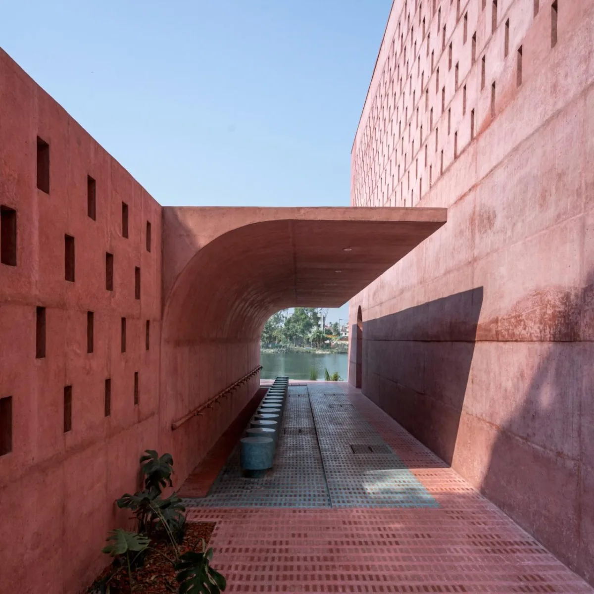 BIM建筑|泽本内萨清真寺 / Studio Morphogenesis