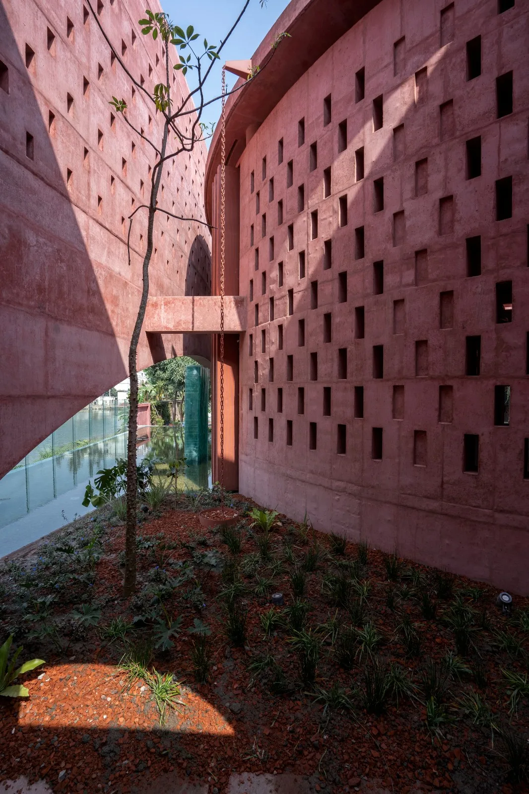 BIM建筑|泽本内萨清真寺 / Studio Morphogenesis
