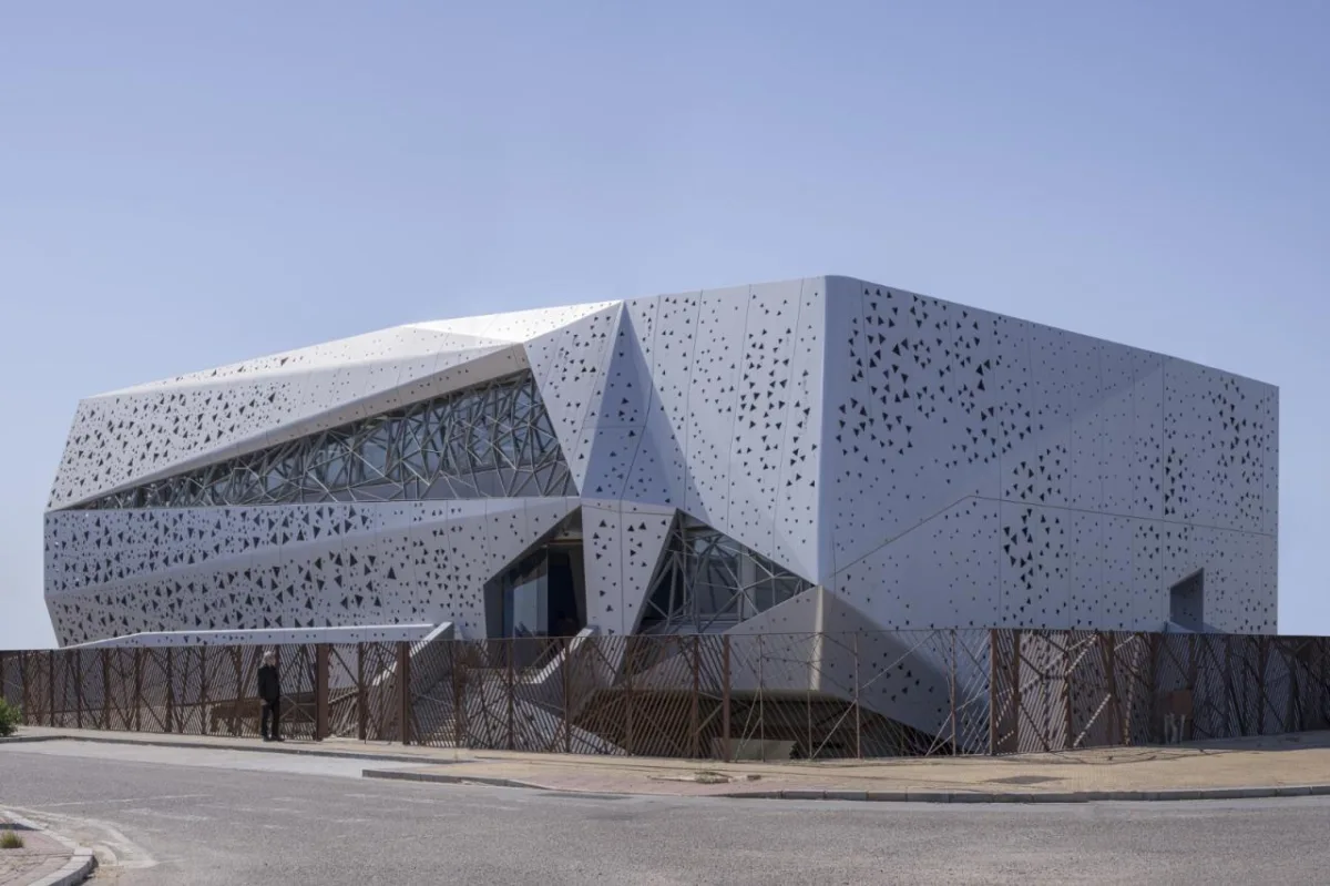 BIM建筑|微生物化学实验室 / PENELAS ARCHITECTS