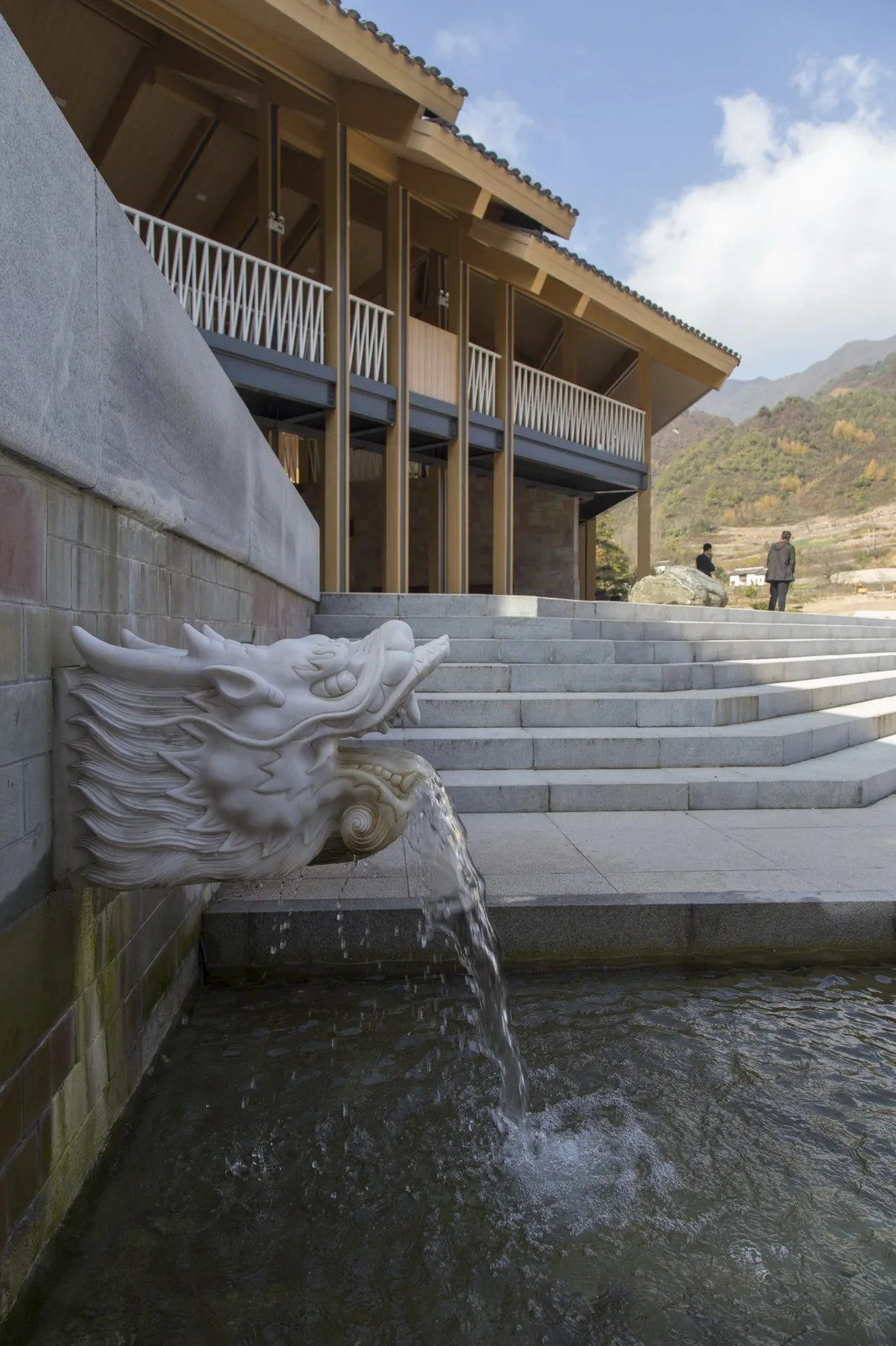 BIM建筑|龙形建筑：康县全域旅游游客集散中心 / 共生建筑Farmerson Architects