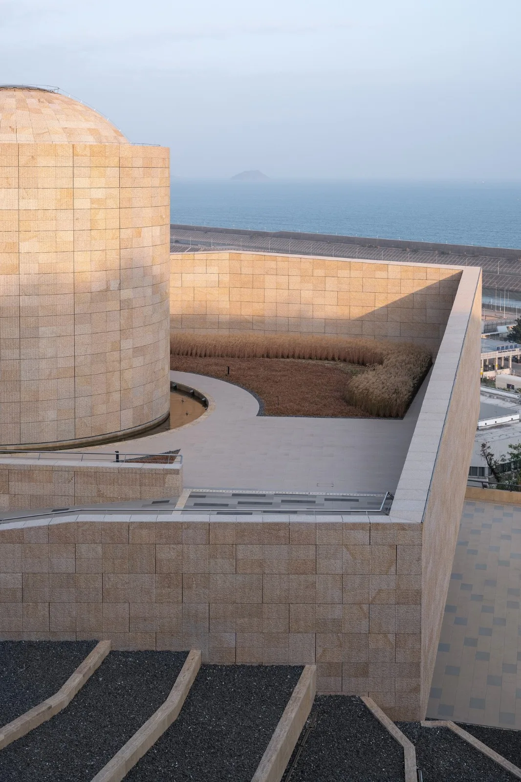 BIM建筑|大亚湾核能科技馆 / 易加独特视野 + 华艺设计