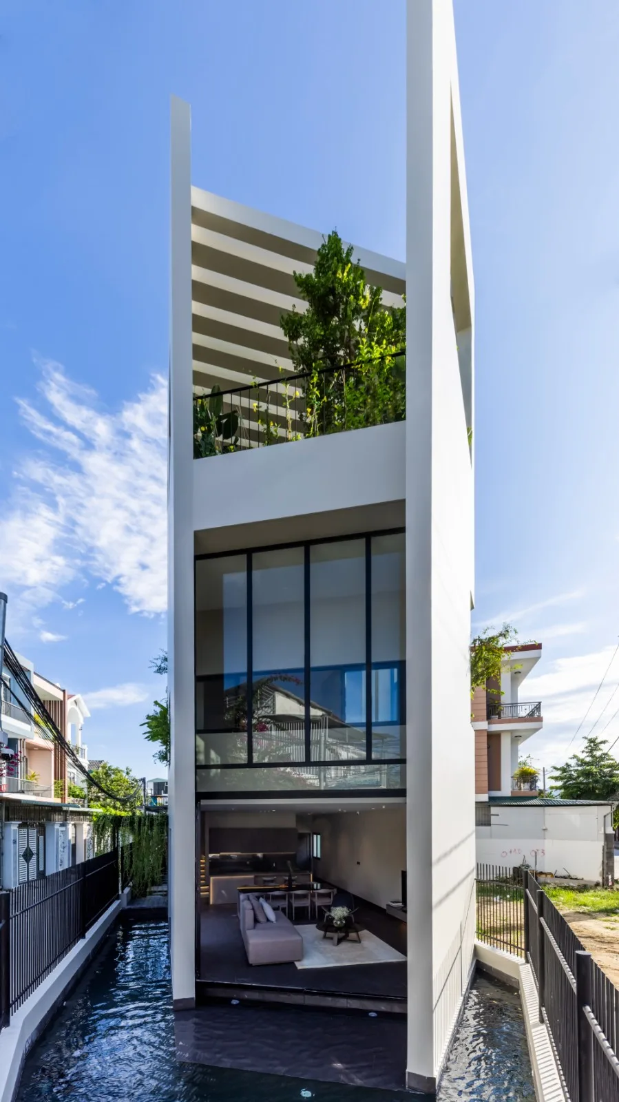 BIM建筑|天空花园别墅 / Pham Huu Son Architects