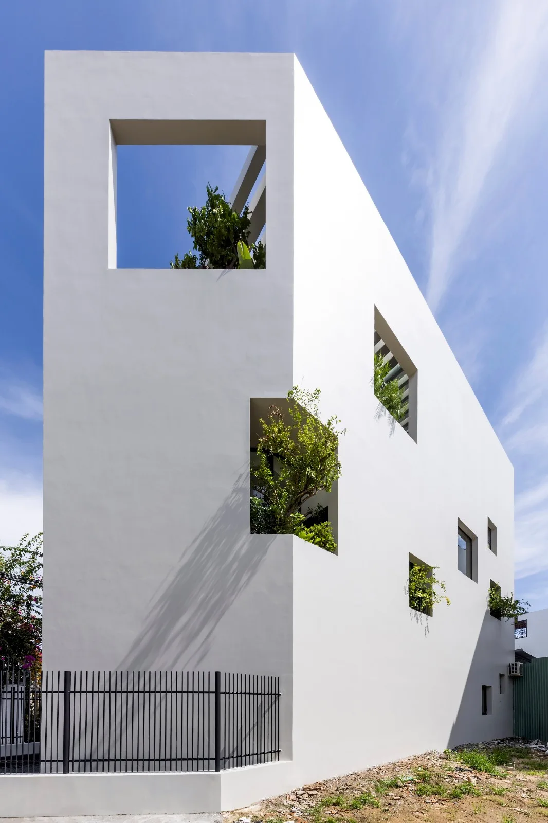 BIM建筑|天空花园别墅 / Pham Huu Son Architects